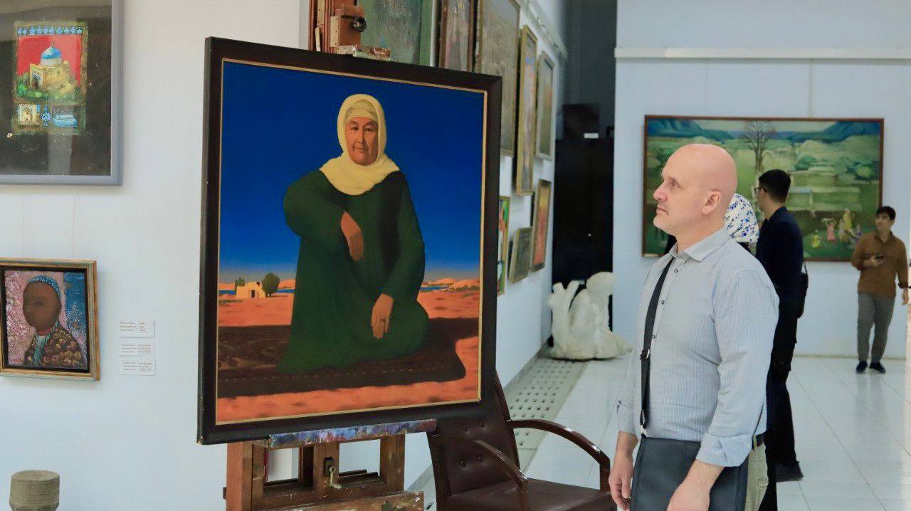 The Al-Khwarizmi University team at the Uzbekistan Museum of Modern Art